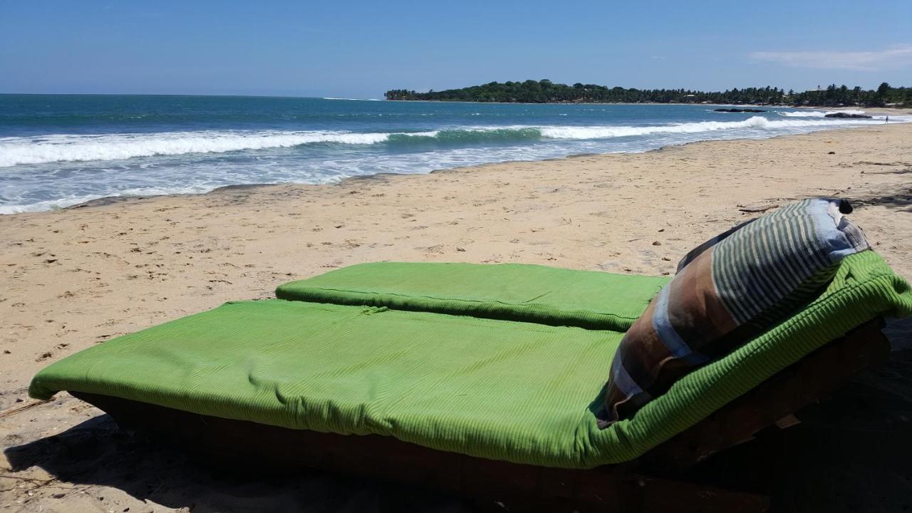 Galaxy Lounge Hotel Arugam Bay Exterior photo